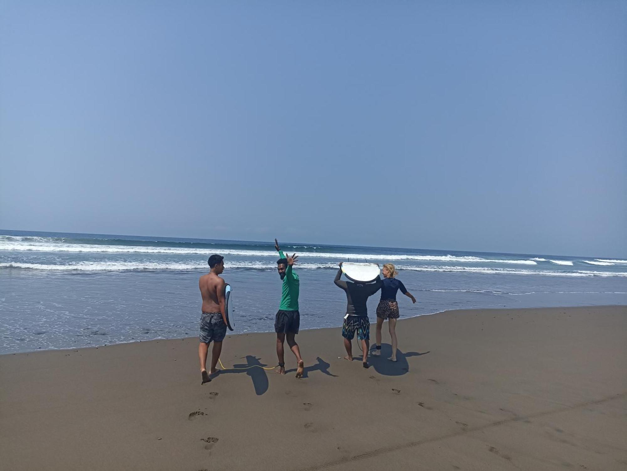 Апартаменти Ayolah Surf House &Surf Camp Jembrana  Екстер'єр фото