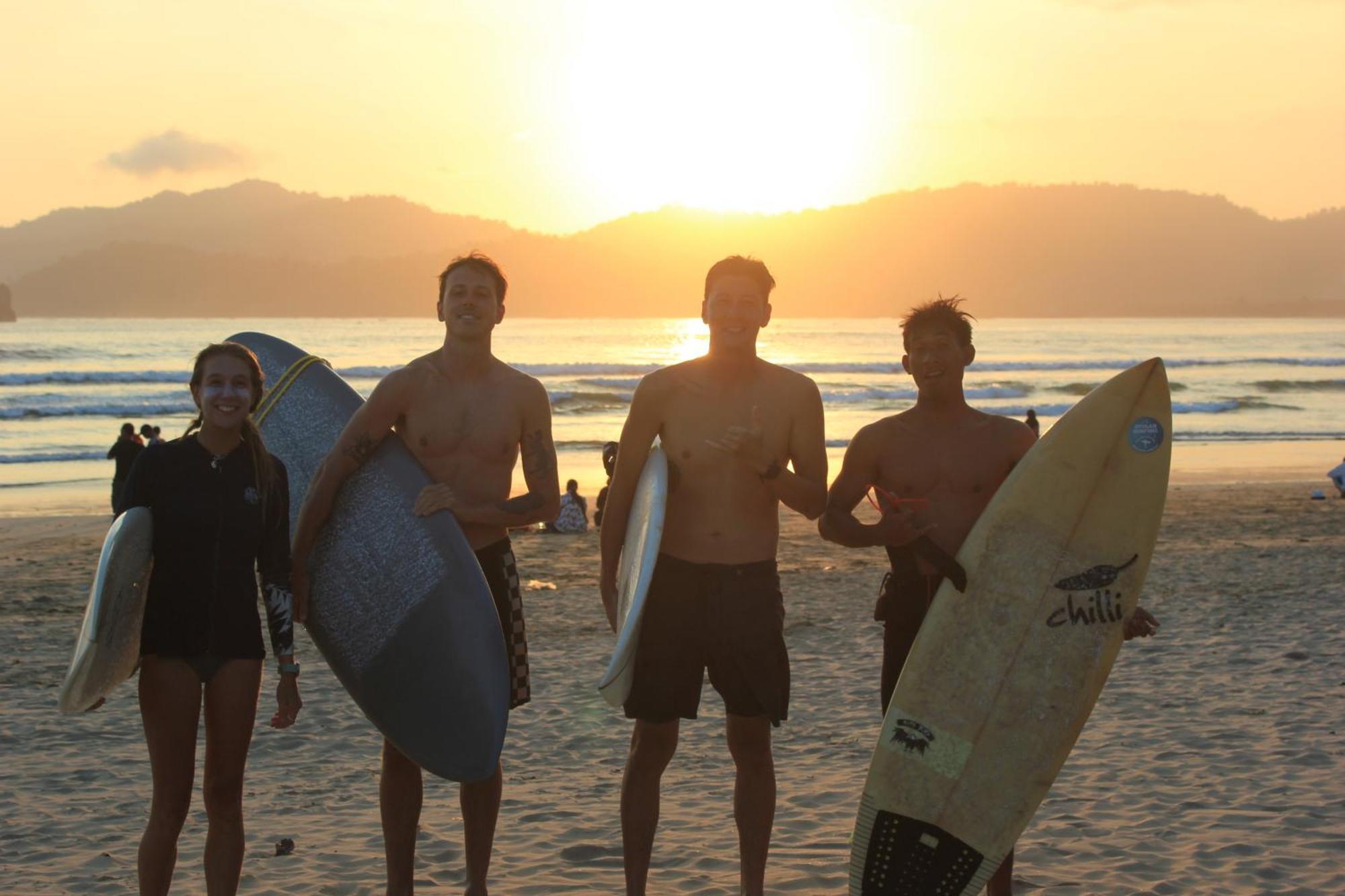 Апартаменти Ayolah Surf House &Surf Camp Jembrana  Екстер'єр фото