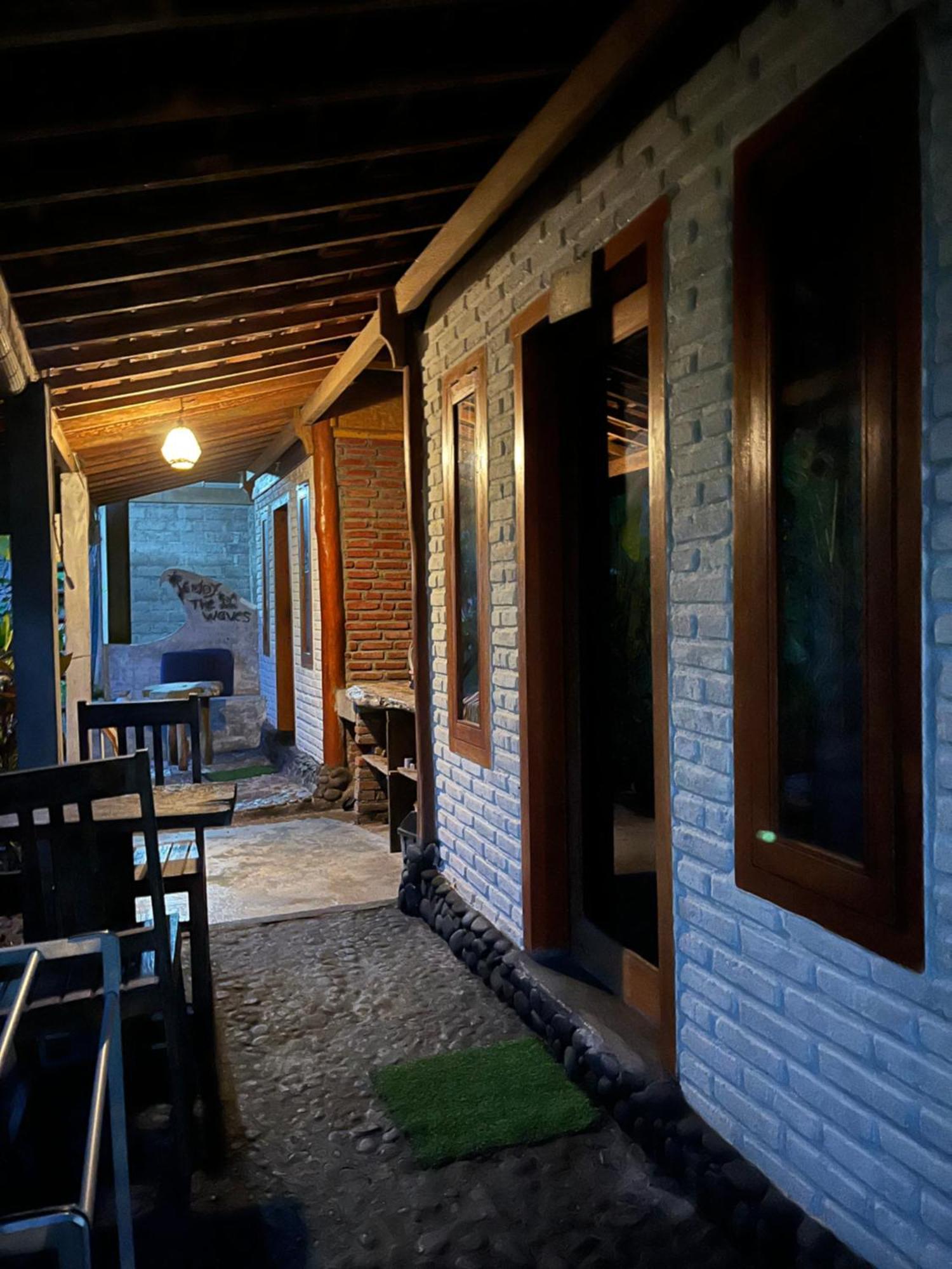 Апартаменти Ayolah Surf House &Surf Camp Jembrana  Екстер'єр фото